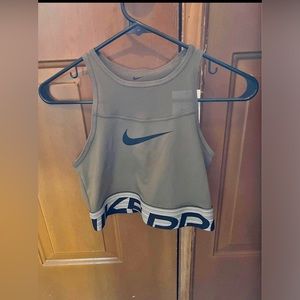 NWT Nike Pro Women’s Small Green Sports  Bra